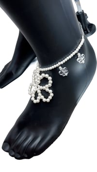 Image 2 of Flower Pearl Anklet 