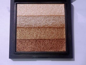 Image of Iluminador 17