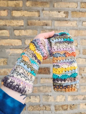 chaotic wool star/shell stitch arm warmers