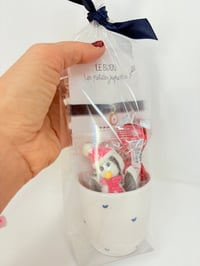 Image 4 of Le Sachet Cadeau tasse à expresso, bracelet et gourmandises bleu
