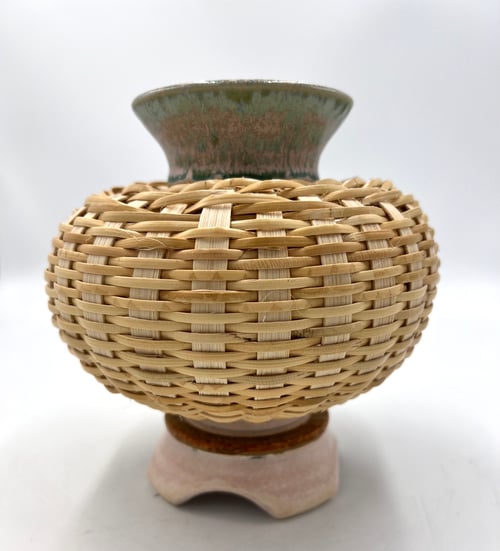 Image of Cream Vase with blonde reed