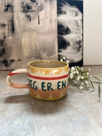 Image 1 of “Jeg er en okay mor” kop