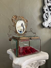 Image 3 of Très grand coffre à bijoux/reliquaire en verre biseauté, velours, miroir, XIXÈME s.