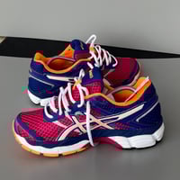 Image 2 of size: us8.5/10W uk8 eu42 cm26.5