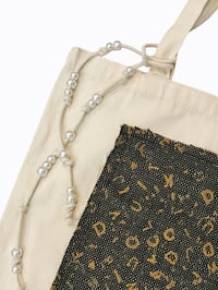 Image 2 of Sac Tapisserie alphabet en crème // Alphabet Tapestry Tote in Creme