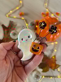Image 7 of Ghost with bag & flowers 