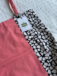 Image 2 of Cotton tote bag in pink