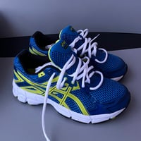 Image 2 of size: us6B uk5 eu39 cm24.5