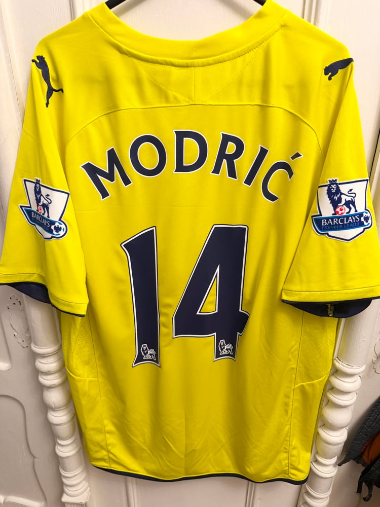 Image of Tottenham Hotspur “MODRIĆ 14” 2009/10 Third Shirt + PL patches  (XL)