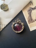 Broche porte photo/mèche en argent et perle d’imitation, Napoléon III, vitre bombée