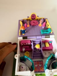 Image 12 of Ensemble bracelet et Polly Pocket Le magasin de robes de mariées