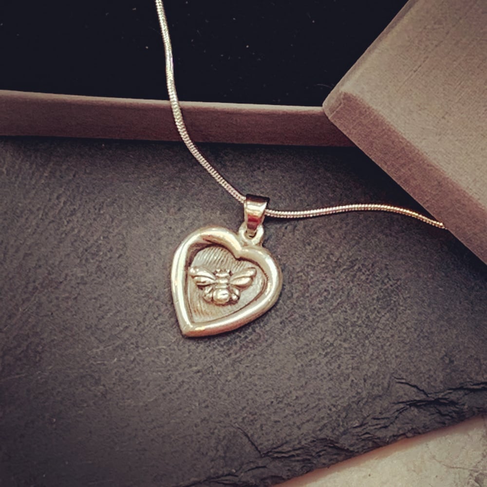 Image of I ❤️Bees Pendant Silver Clay Jewellery Workshop