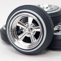 Image 5 of 1:25 15" Supremes