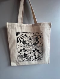 Image 3 of Planter beige tote bag 