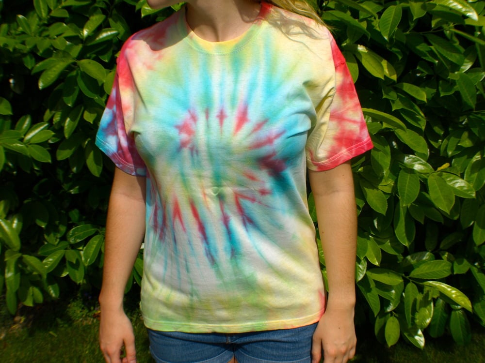 Image of Medium Multicolour Hippy Tie Dye T-shirt (Free peace badge)