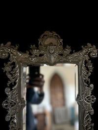 Image 9 of Grand miroir de toilette en régule, miroir biseauté d’origine, XIXeme siècle