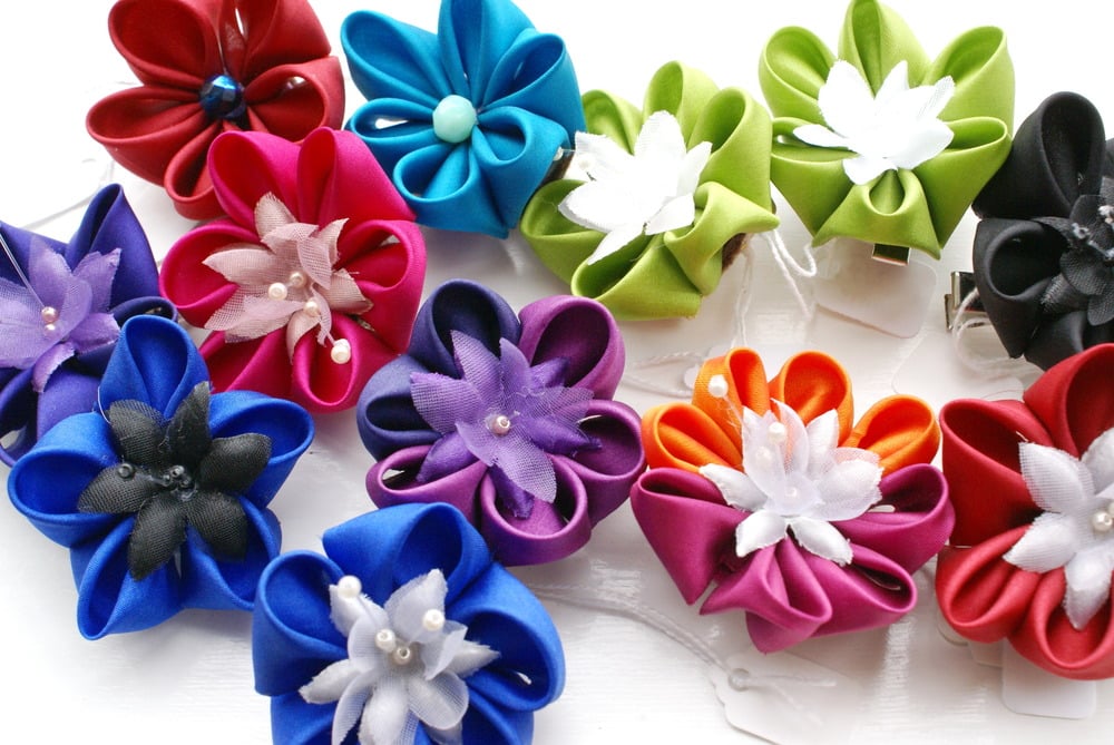 Image of Small Kanzashi Flowers - Brooches/Hairclips - Round Petals- Choose your colour