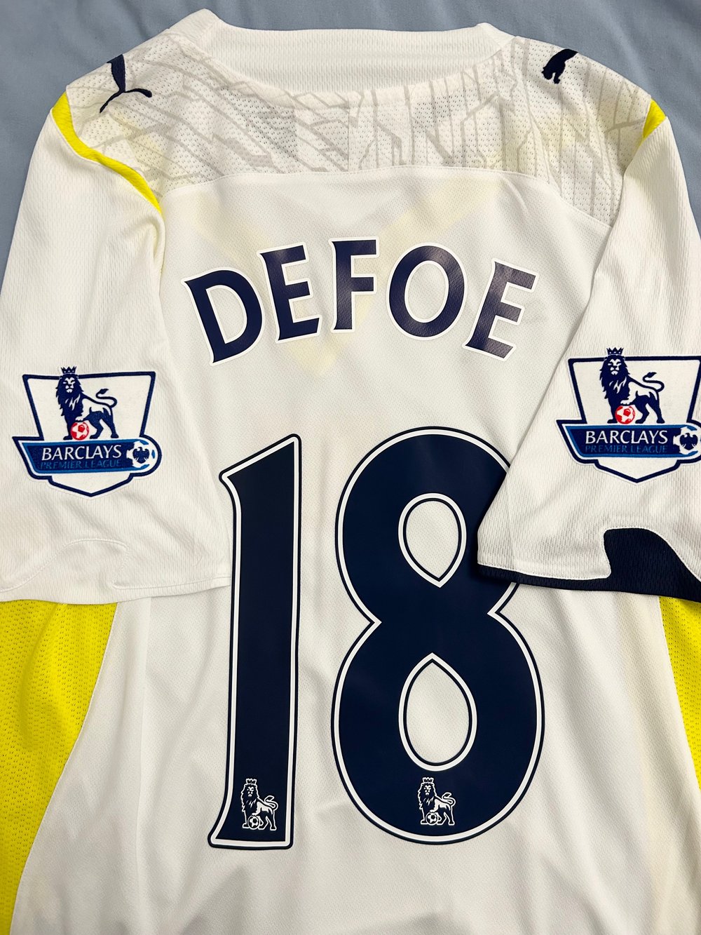 Image of Tottenham Hotspur “DEFOE 18” 2009/10 Home Shirt + patches (M)