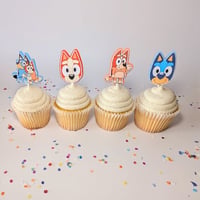 Image 3 of Bluey Cupcake Toppers Sets de 12 y 24
