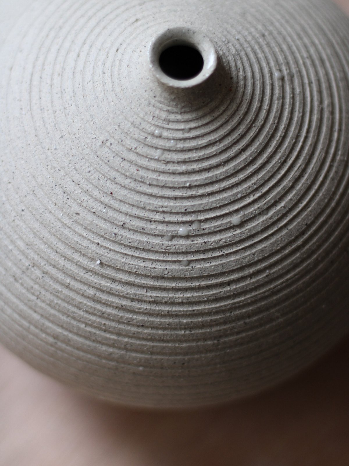 Image of textured vase 02