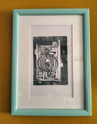 'My onion heart on the (lino) floor - Lino print