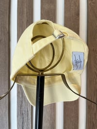 Image 2 of HANDSHAKE HAT PASTEL LEMON
