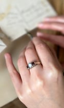 Superbe bague victorienne, XIXème siècle, en argent massif, grenats et opale, Taille 53-54