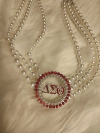 Image 1 of RED AND WHITE PEARL SET