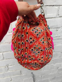 Image 17 of Slouch bag- Reds