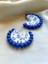 Image 3 of Talavera Round Hoops (Black, Blue, Fuchsia)