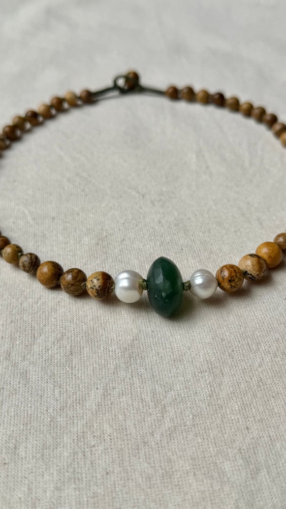 Image of Necklace with freshwater pearl and jade 
