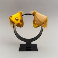 Image 1 of Bee Puppy 2