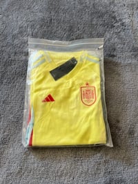 Image 3 of Spain yellow kit
