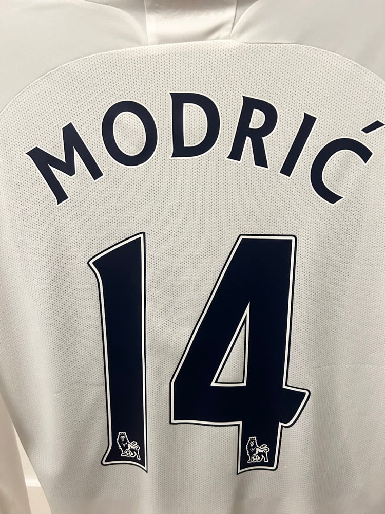 Image of Tottenham Hotspur “MODRIĆ 14” 2011/12 Long Sleeve Home Shirt + PL patches (L)