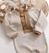 Image 3 of Photoshooting boys romper Fabio | 0-3 months | 3-6 months | beige