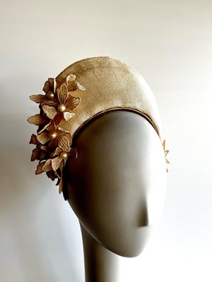 Image of Cream halo w lace flowers 