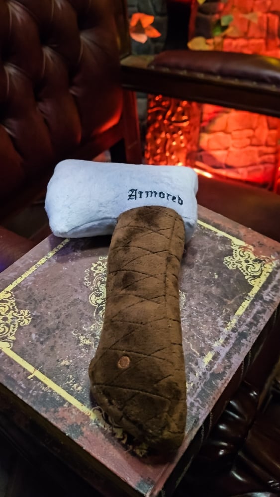 👑The Armored Kingdom Barkbreaker Axe Squeaky Dog Chew Toy