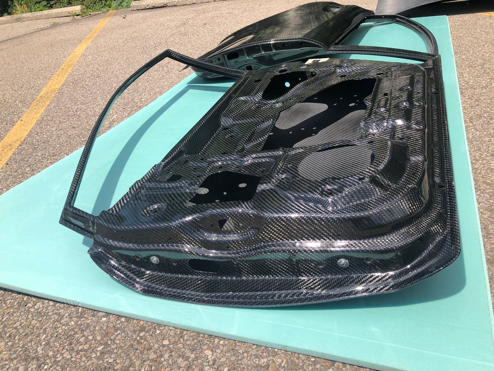VA Chassis dry carbon doors