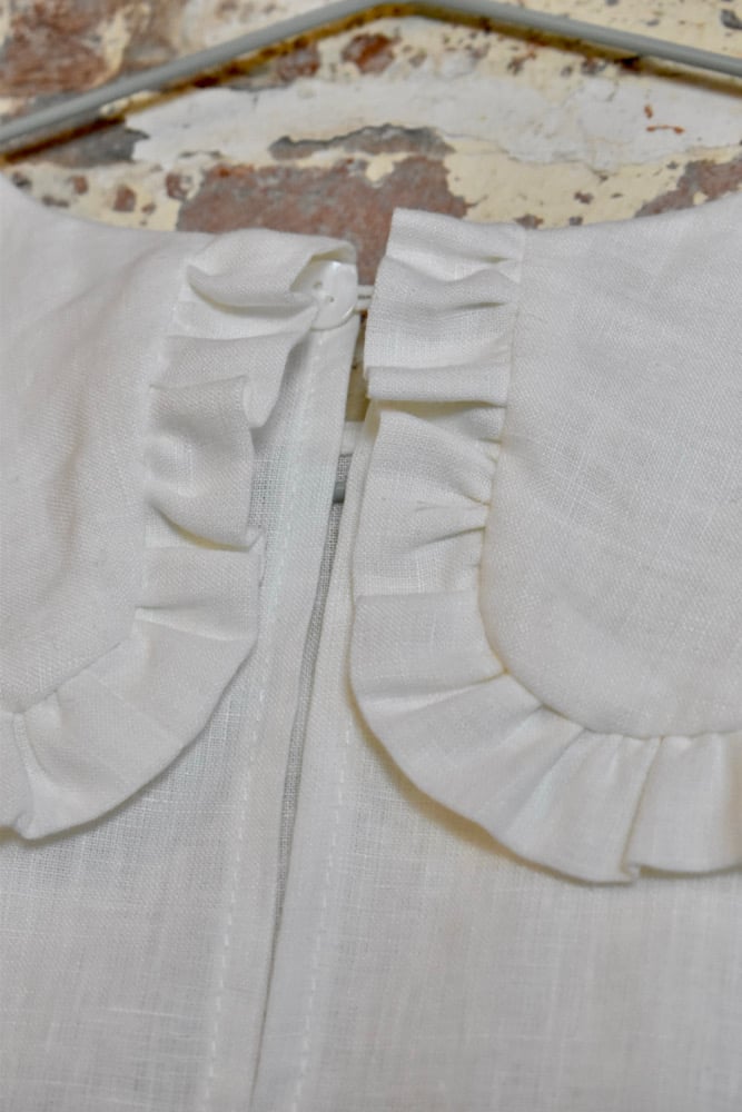 Image of Linen Ruffle collar sleeveless blouse 