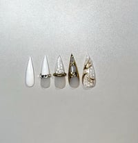Image 2 of Minimalist 