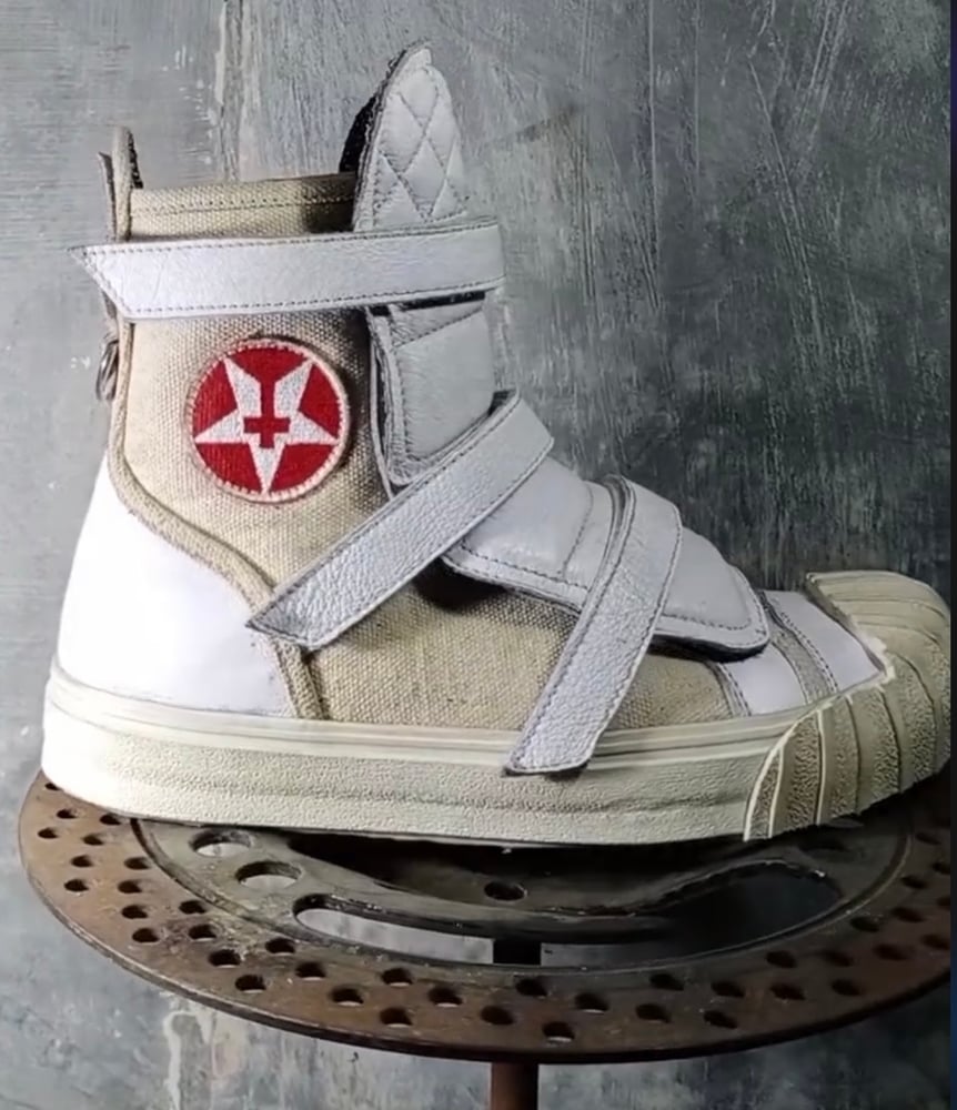 Image of MEDIC Shoe White or with Patches 