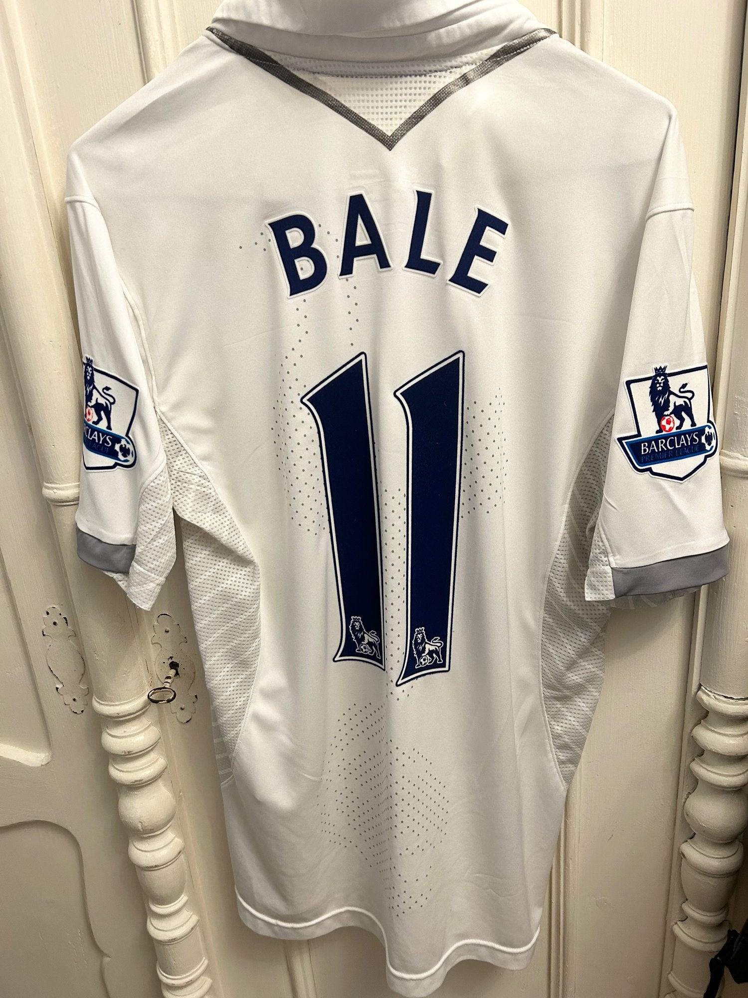 Image of Tottenham Hotspur “BALE 11” 2012/23 Home Shirt + patches (M)