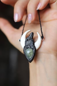 Image 2 of Collana Corvo, Luna e Prehnite