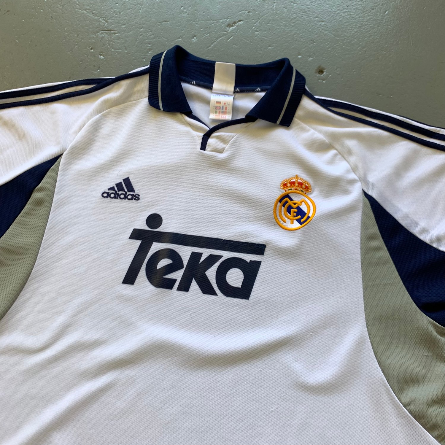 Image of 00/01 Real Madrid Home shirt size xl 