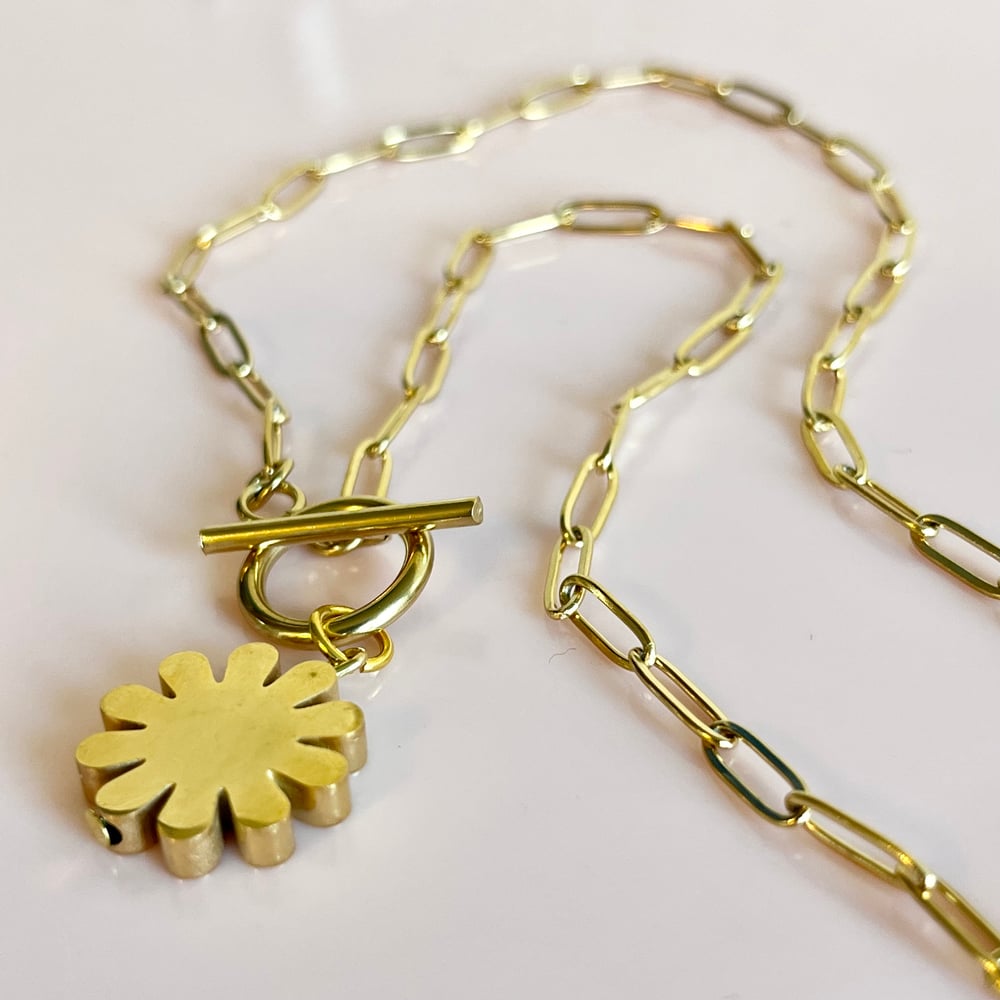 Image of Paperclip chain with Daisy