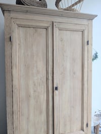 Image 4 of L'ARMOIRE EN BOIS BRUT 