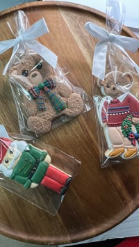 Image 2 of Individuales