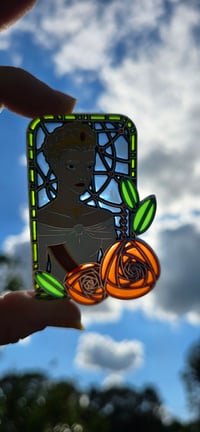 Image 2 of Queen R
