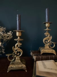 Image 1 of Superbe paire de bougeoirs à main en bronze massif, style empire, fin XIXème siècle