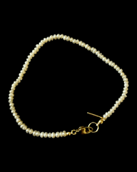 Tiny pearl bracelet